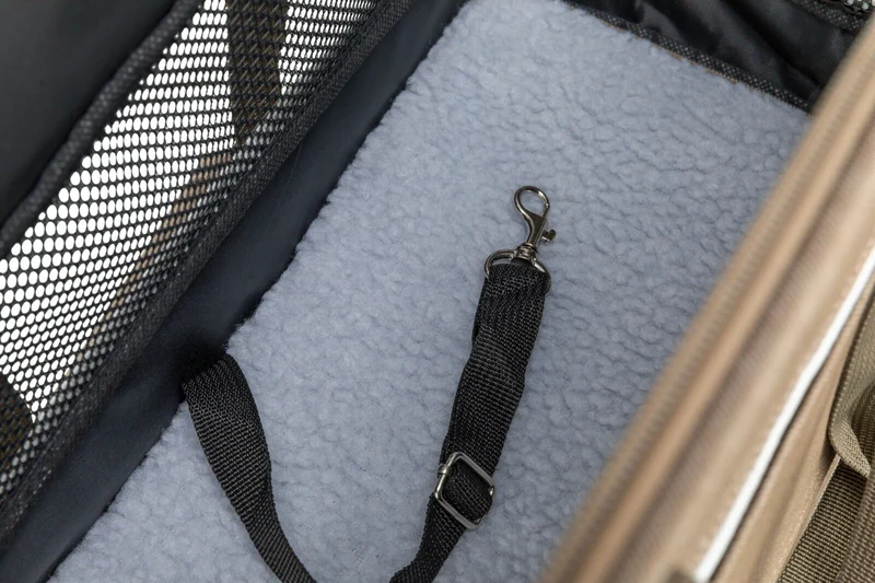 Sandfarbene Katzen- und Hundetransporttasche Alison mit Trolley-Schlaufe