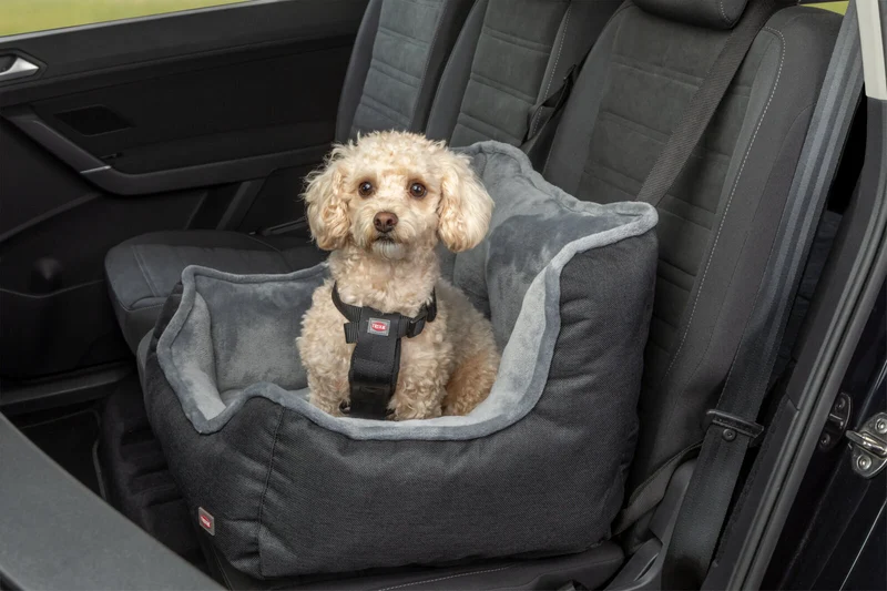 TRIXIE Hunde Autositz – weich gepolstert, Gurtdurchführung, waschbar, 50×40×50 cm, schwarz