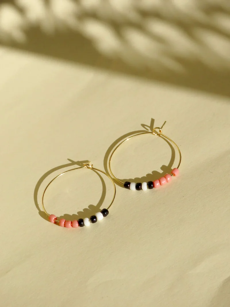 Hoops aus vergoldetem Edelstahl mit Toho Seed Perlen