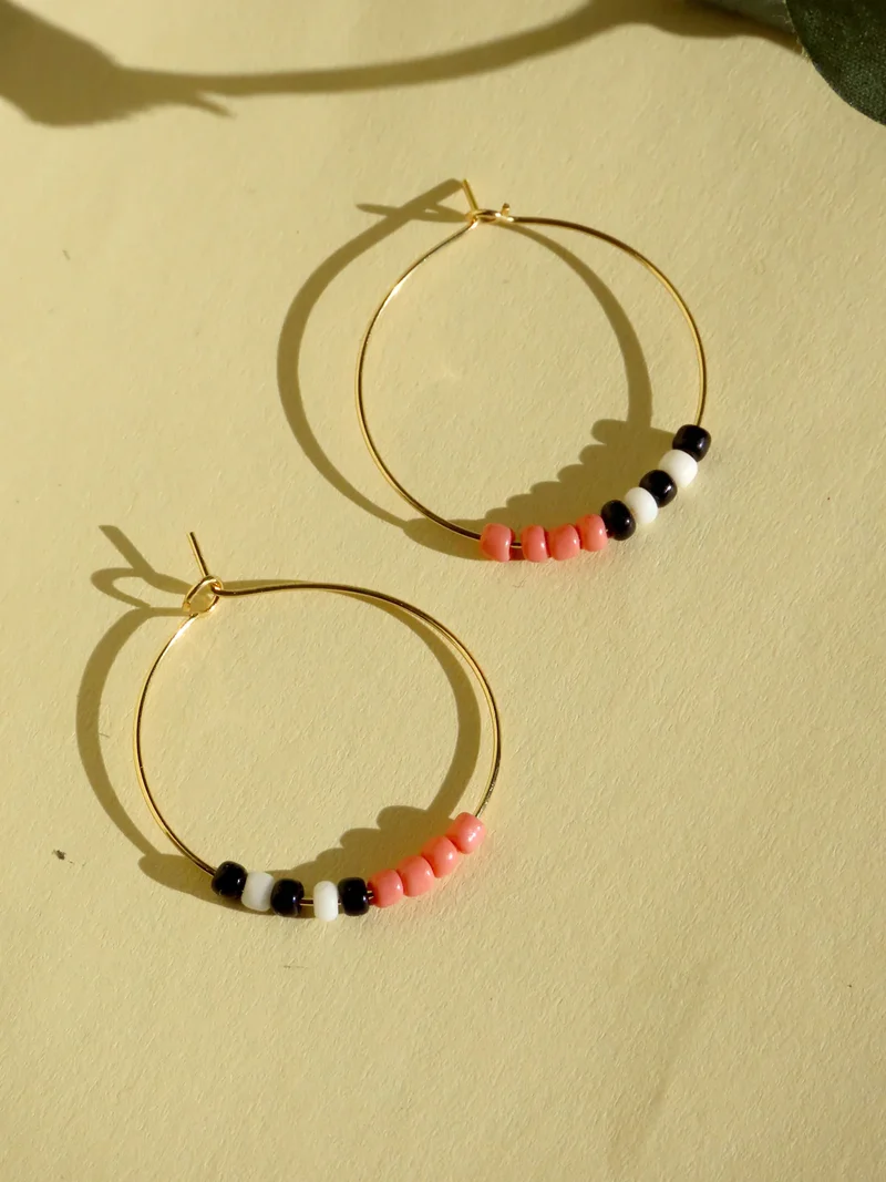 Hoops aus vergoldetem Edelstahl mit Toho Seed Perlen