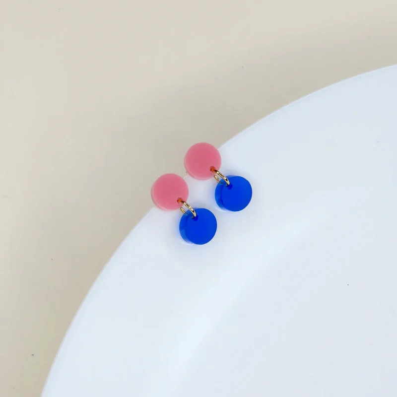 Dotty Acryl Ohrringe in Rosa/Tiefblau