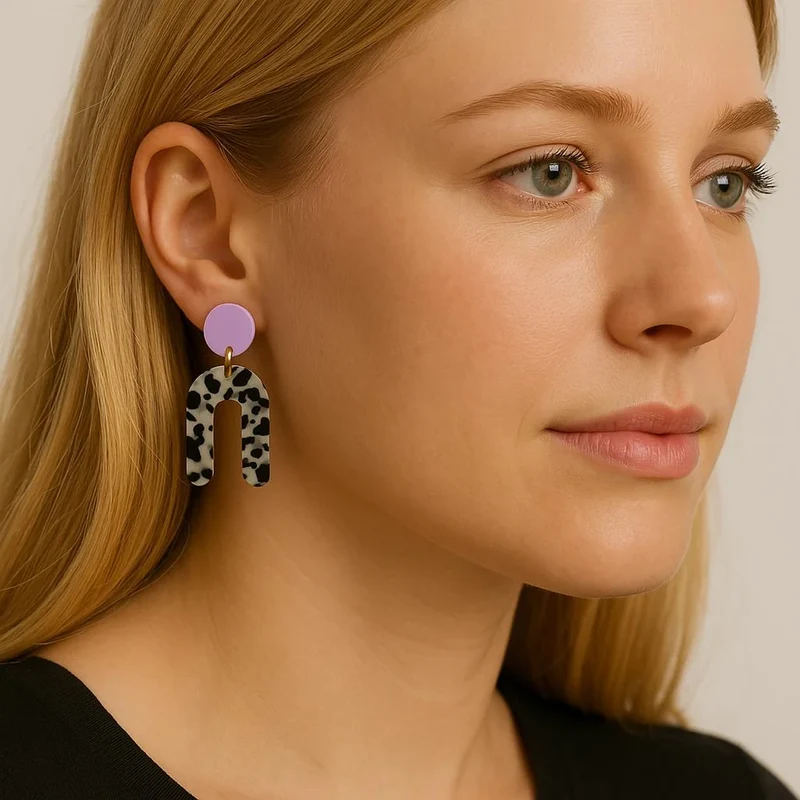Slim Greige Dots Bogen Statement Ohrringe