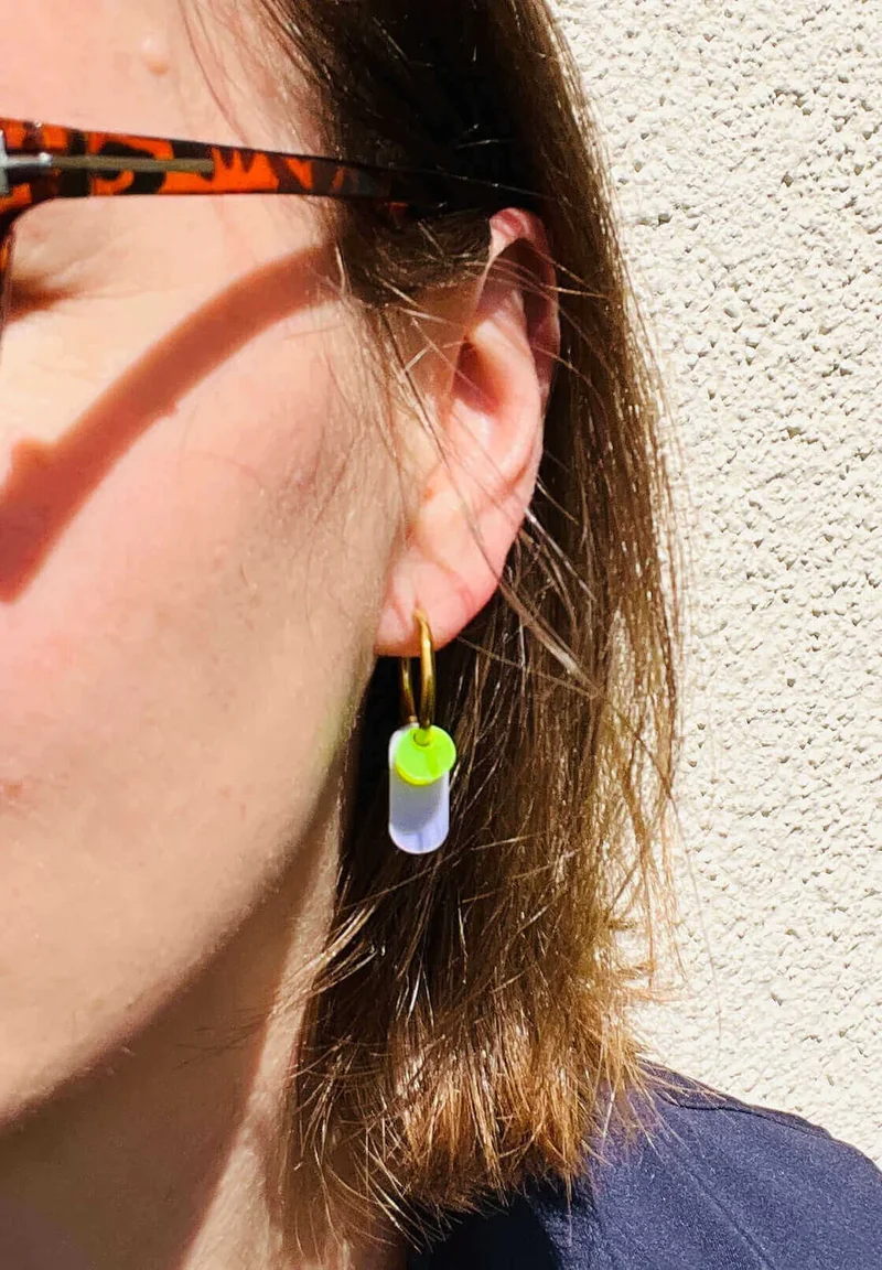 Dopamine Colors Creolen in Flieder und Neon-Grün