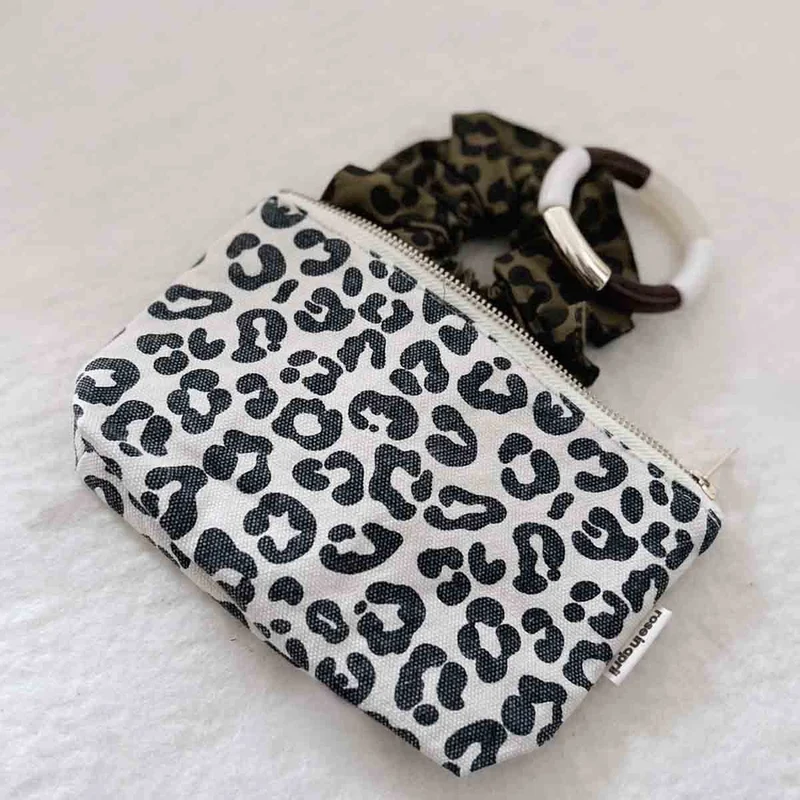 Kosmetiktasche SOFIA Weiß mit Leoprint