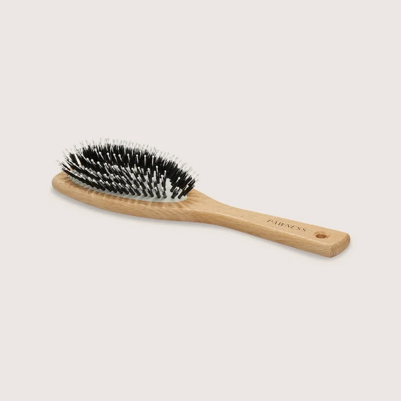 Vegane Hundehaarbürste aus Holz & Nylon