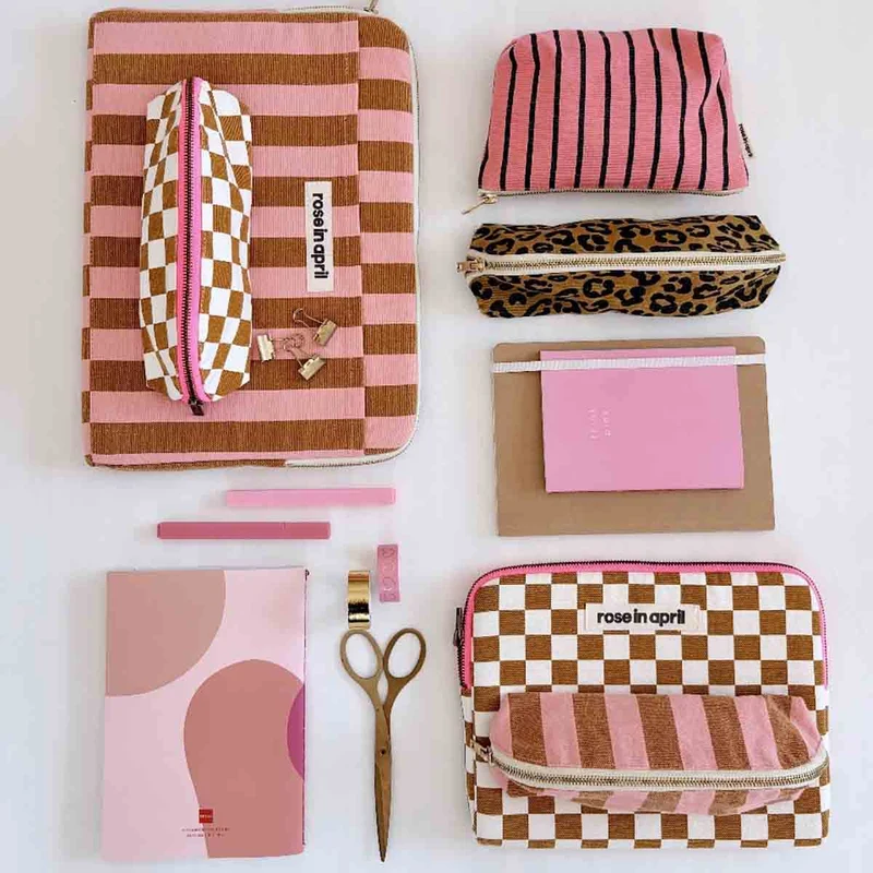 Kosmetiktasche SOFIA Funky Pink mit schwarzen Streifen