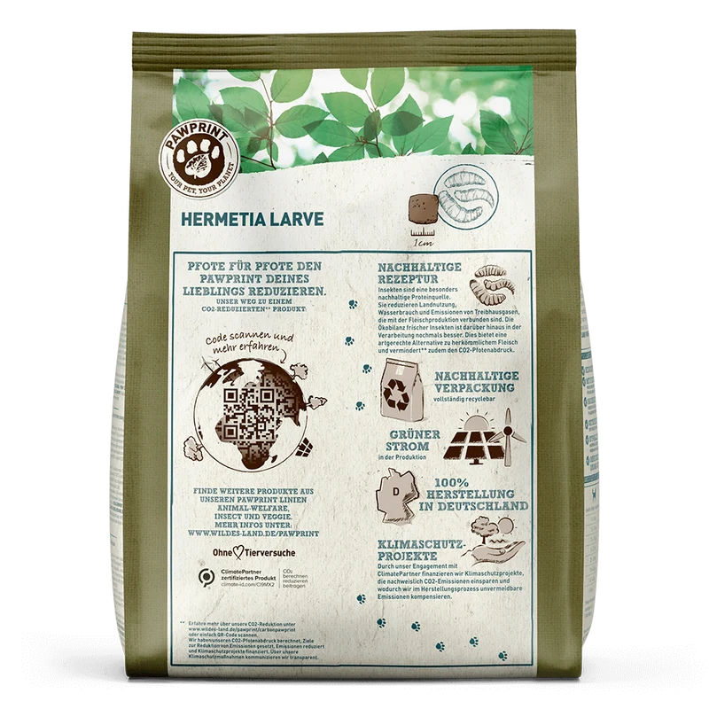 Wildes Land Hund Hermetia Larve mit Kartoffeln