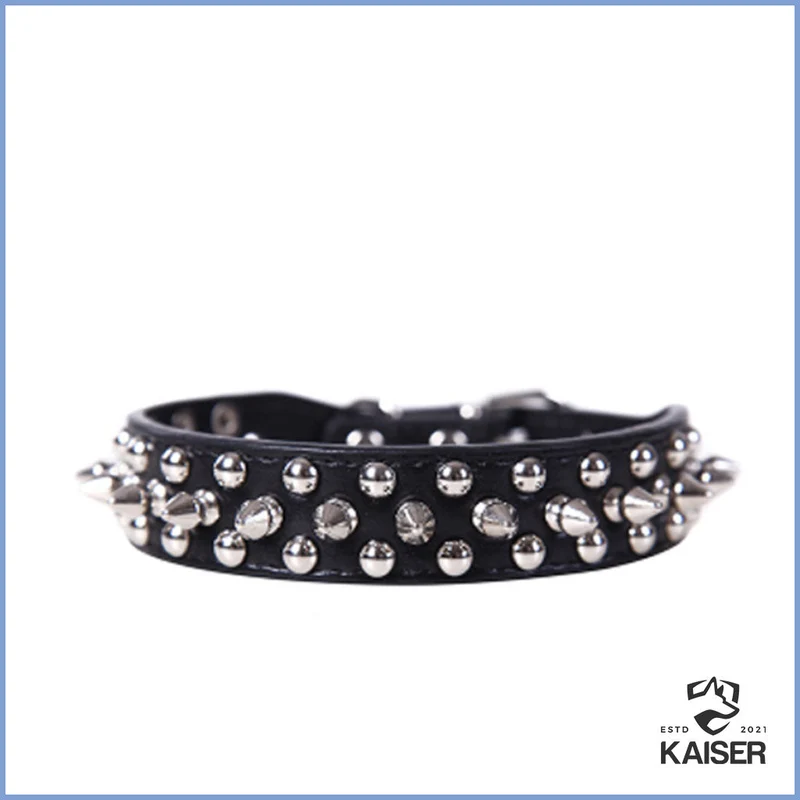 Hundehalsband mit Stacheln