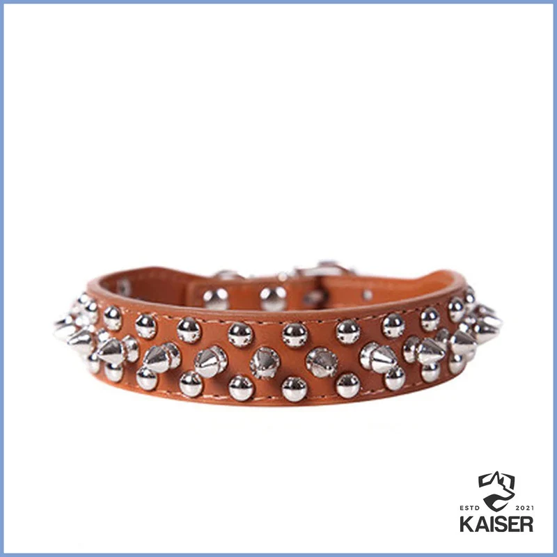 Hundehalsband mit Stacheln