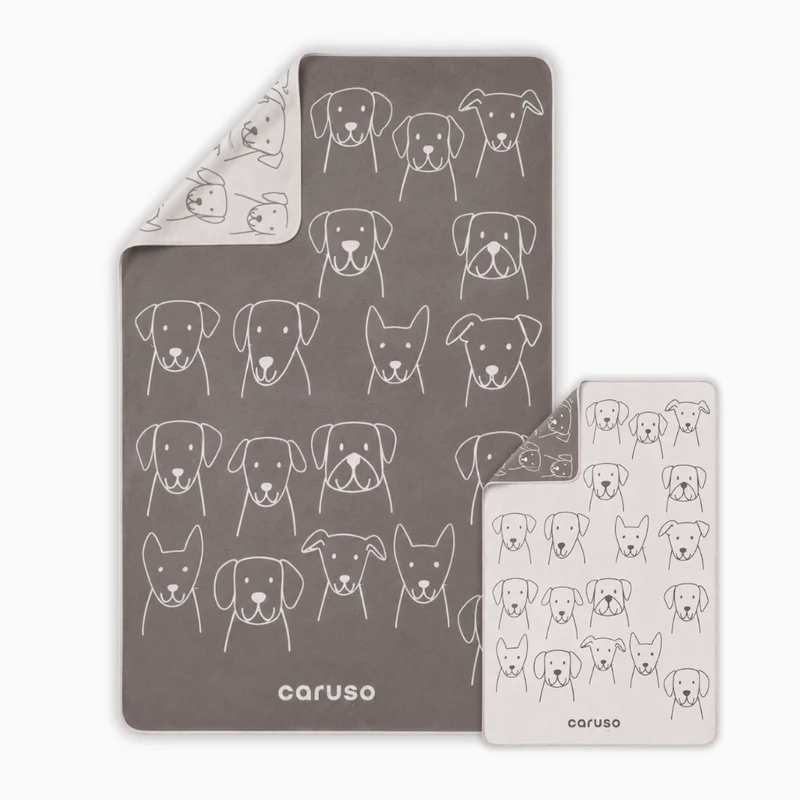 Hundedecke Dogs von Caruso - weich & flauschig - Global Recycled Standard zertifiziert