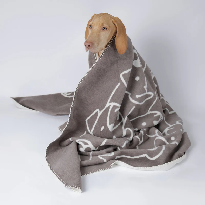 Hundedecke Dogs von Caruso - weich & flauschig - Global Recycled Standard zertifiziert