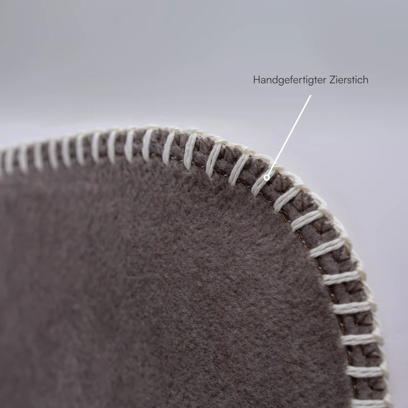 Hundedecke Dogs von Caruso - weich & flauschig - Global Recycled Standard zertifiziert