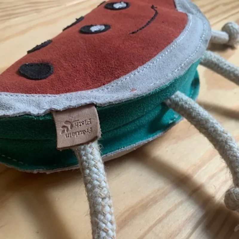 Fräulein Plath Hundespielzeug Melone | Robust & 100% schadstoffgeprüft | Upcycling Leder