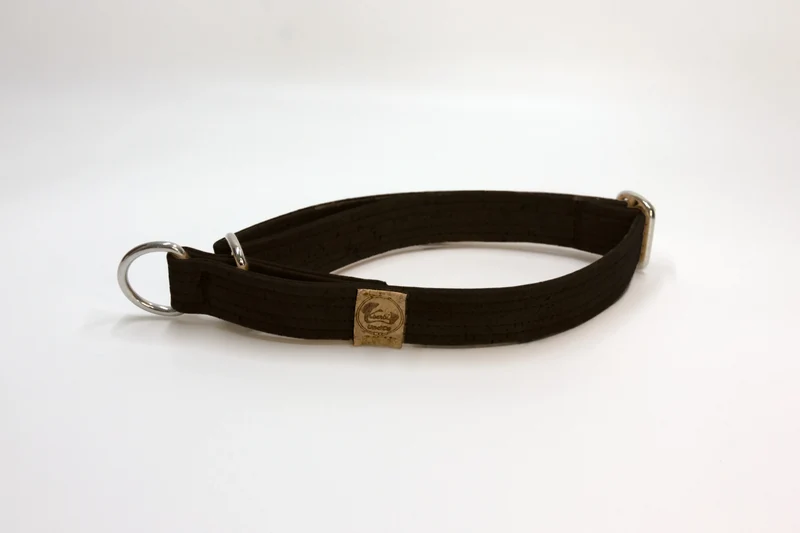 Zugstopp Halsband | Korkleder | Umweltfreundlich | Robust & Vegan | Schwarz | Beschläge wählbar