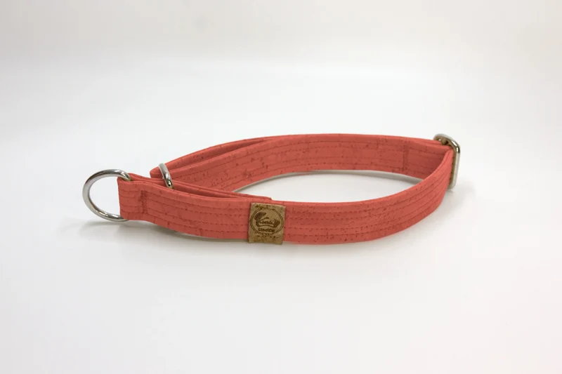 Zugstopp Halsband | Korkleder | Umweltfreundlich | Robust & Vegan | Coral | Beschläge wählbar