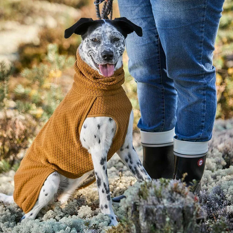 Wärmende Hundejacke Warming Midlayer von Hurtta | Super bequem & recyceltes Material | Desert