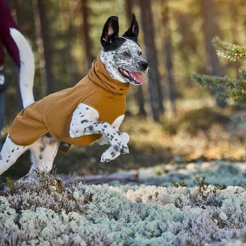 Wärmende Hundejacke Warming Midlayer von Hurtta | Super bequem & recyceltes Material | Desert