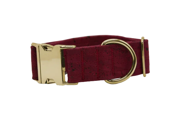 Hundehalsband mit Klickverschluss | Korkleder | Umweltfreundlich | Robust & Vegan | Dunkelrot/Gold