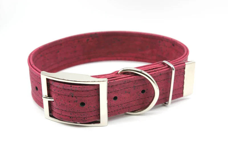 Hundehalsband mit Dornschnalle | Korkleder | Umweltfreundlich | Robust & Vegan | Dunkelrot/Silber