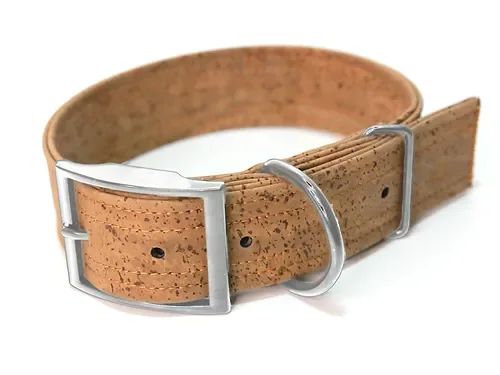 Hundehalsband mit Dornschnalle | Korkleder | Umweltfreundlich | Robust & Vegan | Tabak/Silber