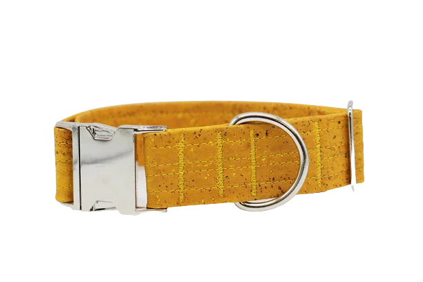 Hundehalsband mit Klickverschluss | Korkleder | Umweltfreundlich | Robust & Vegan | Senf/Silber