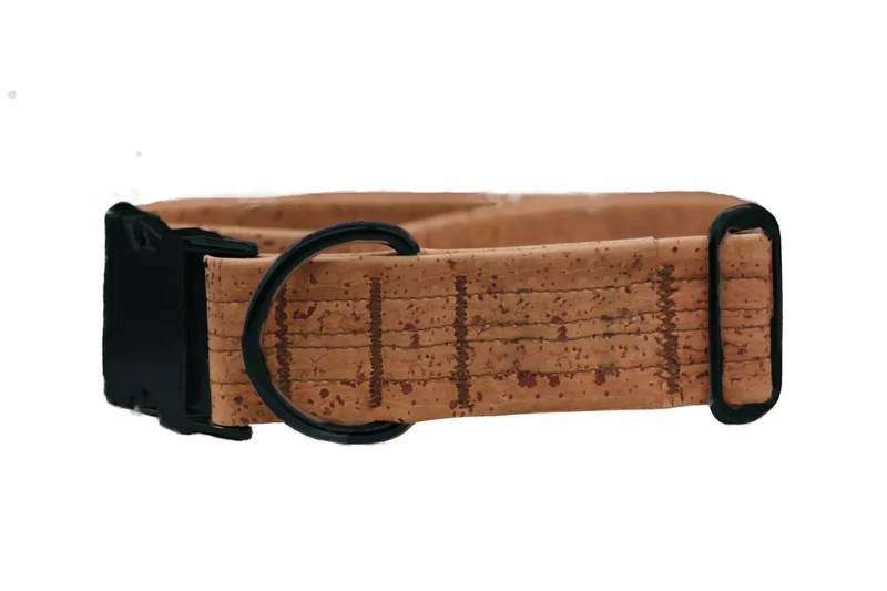 Hundehalsband mit Klickverschluss | Korkleder | Umweltfreundlich | Robust & Vegan | Tabak/Schwarz