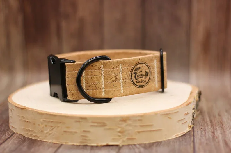 Hundehalsband mit Klickverschluss | Korkleder | Umweltfreundlich | Robust & Vegan | Natur/Schwarz