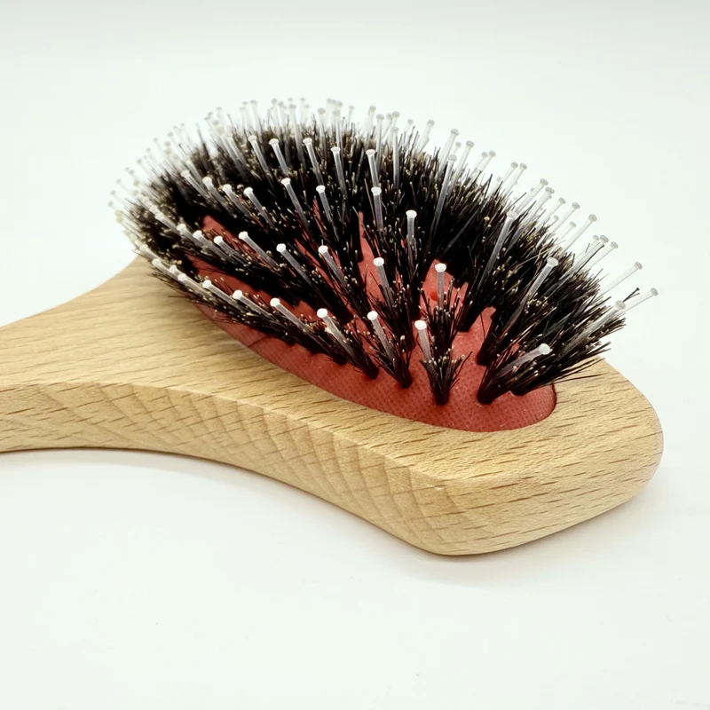 T‑Form Hundebürste aus Naturborste & Nylon – FSC Buchenholz