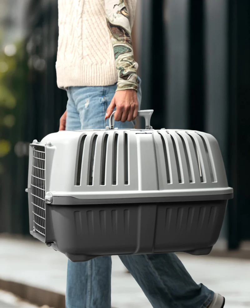 lionto Katzentransportbox aus Kunststoff mit Metalltür und -öffnung, 58,5x35,5x40 cm