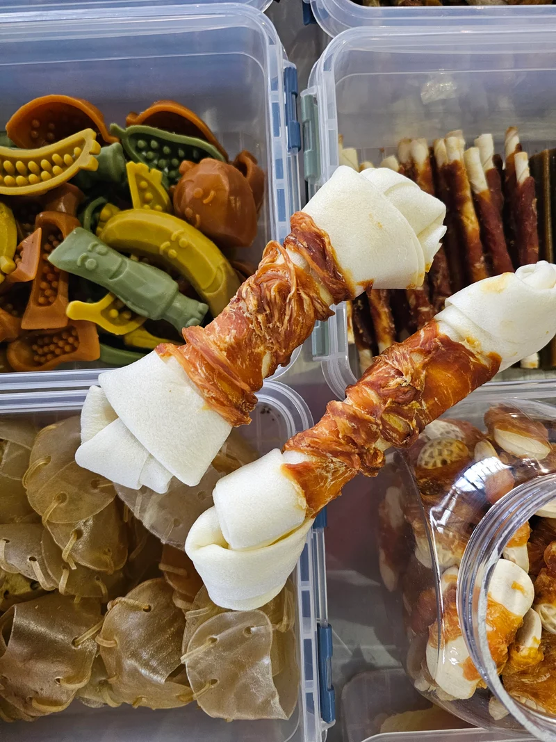 Duvo+ Fleisch! Große Hühner- und Rohhautknochen (1 Stück) L
