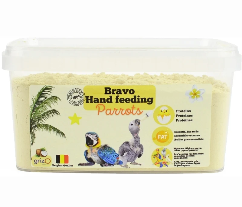 Bravo Handaufzucht eines 800 Gramm schweren Papageis