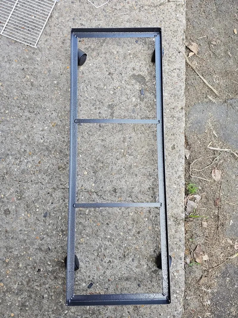 Metallsockel (für weißen Drahtkäfig 102 cm)