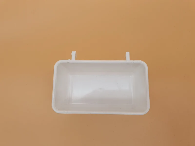 Kunststoff-Futternapf mit Haken 9x5x4,4cm