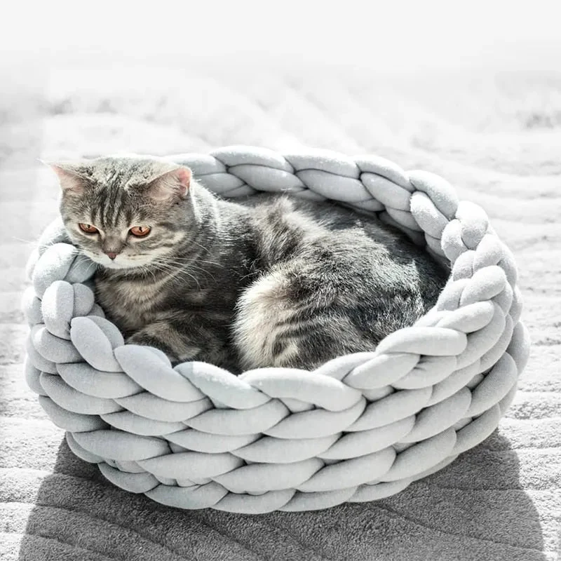 Cama / Cesto para Gatos ou Cães de Raças Pequenas