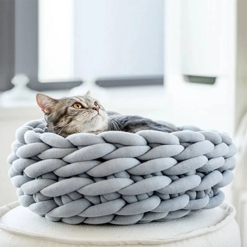 Cama / Cesto para Gatos ou Cães de Raças Pequenas