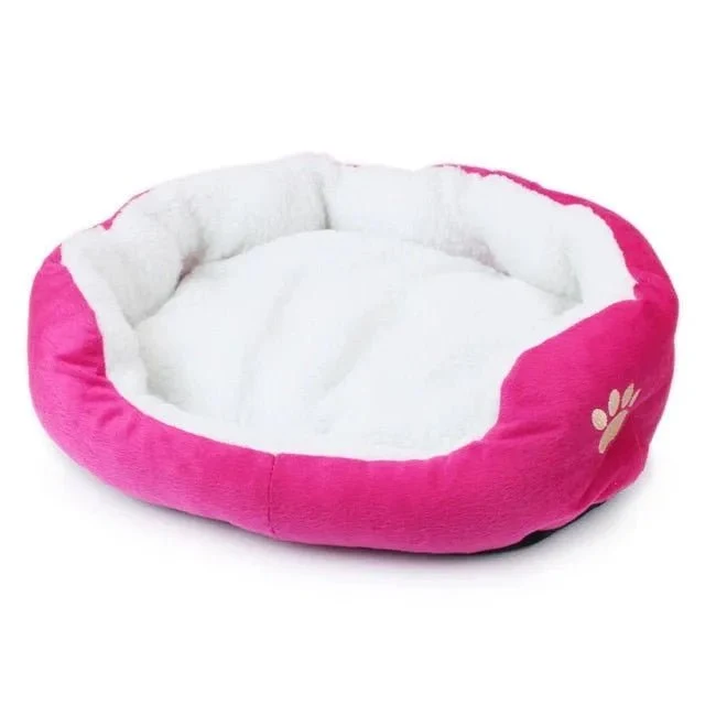 Confortável cama com almofada removível