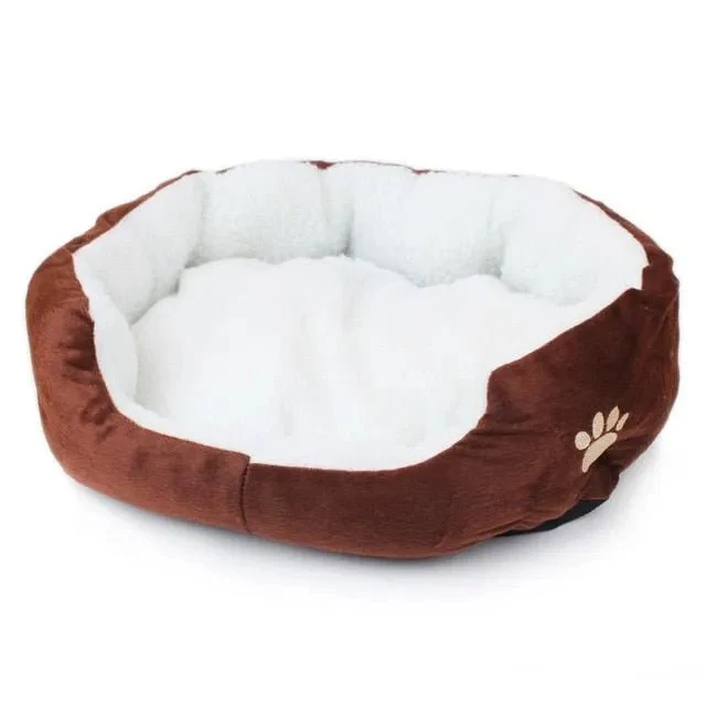 Confortável cama com almofada removível