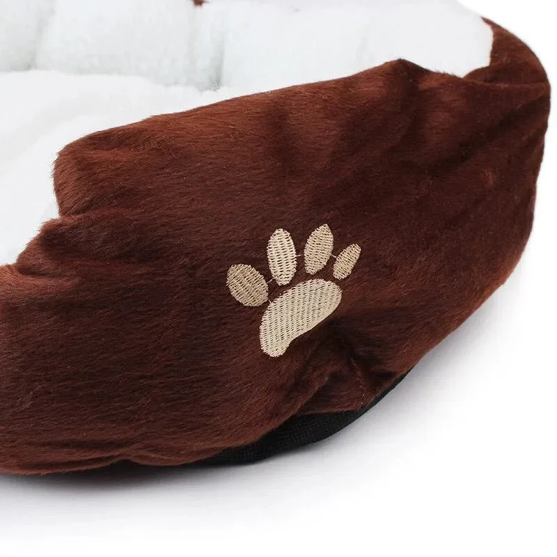Confortável cama com almofada removível