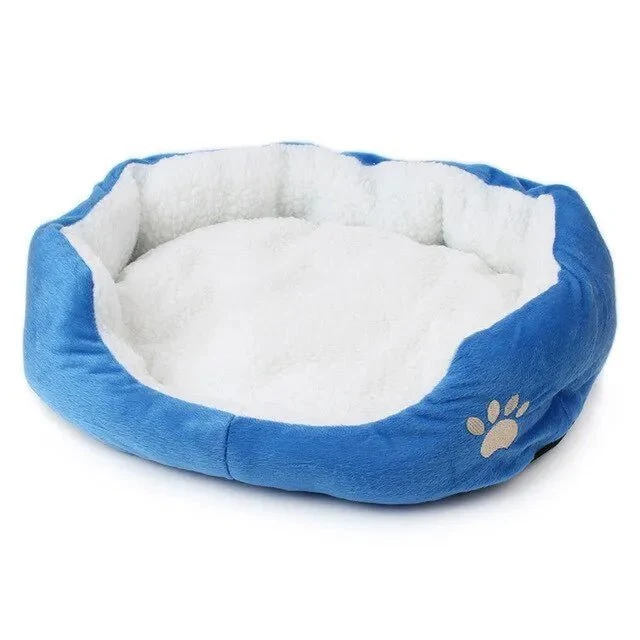Confortável cama com almofada removível