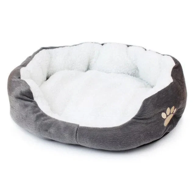 Confortável cama com almofada removível