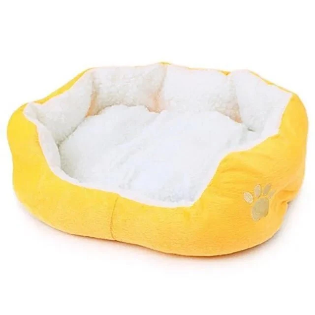 Confortável cama com almofada removível
