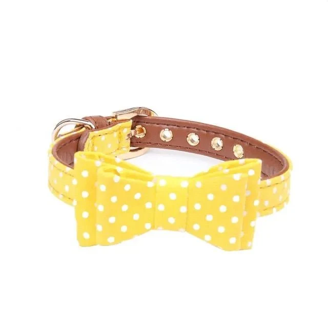 Coleira com Laço ou com Bandana, com Trela a condizer como opção, para Cães