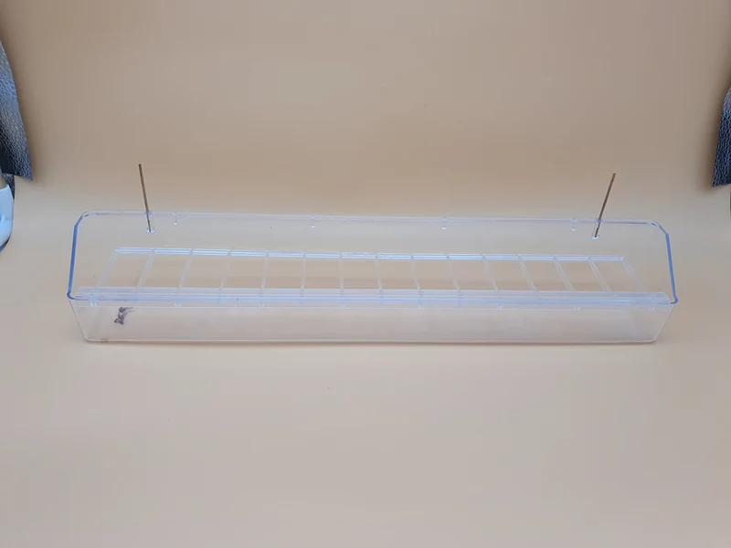 Langer Futtertrog mit transparenten Haken