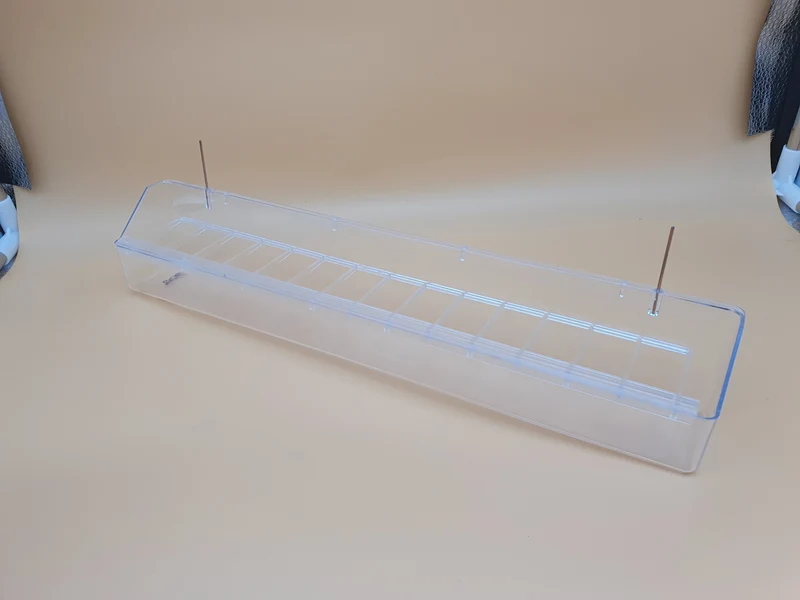 Langer Futtertrog mit transparenten Haken