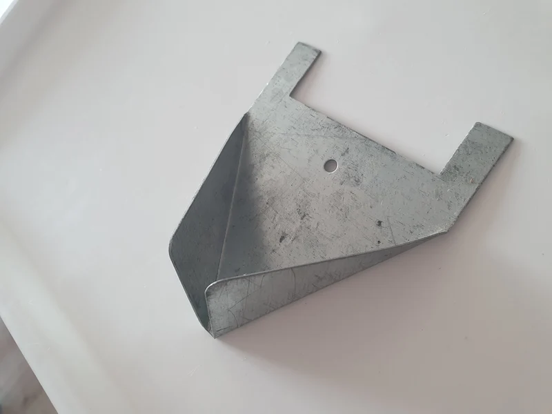 Kleiner Sitzstangenhalter aus Metall