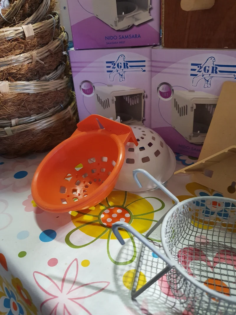 Plastiknest orange mit Haken 12cm